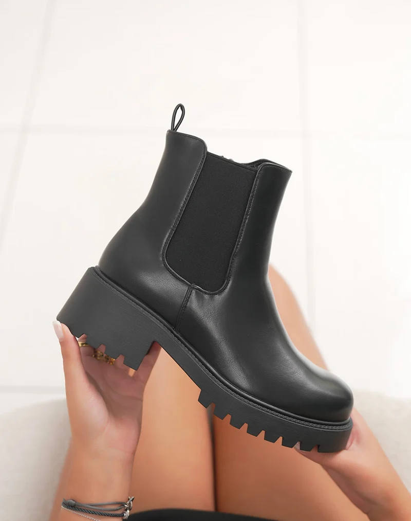 Bottines noires Chelsea fourrées à talon carré – Tige amovible avec lanières argentées