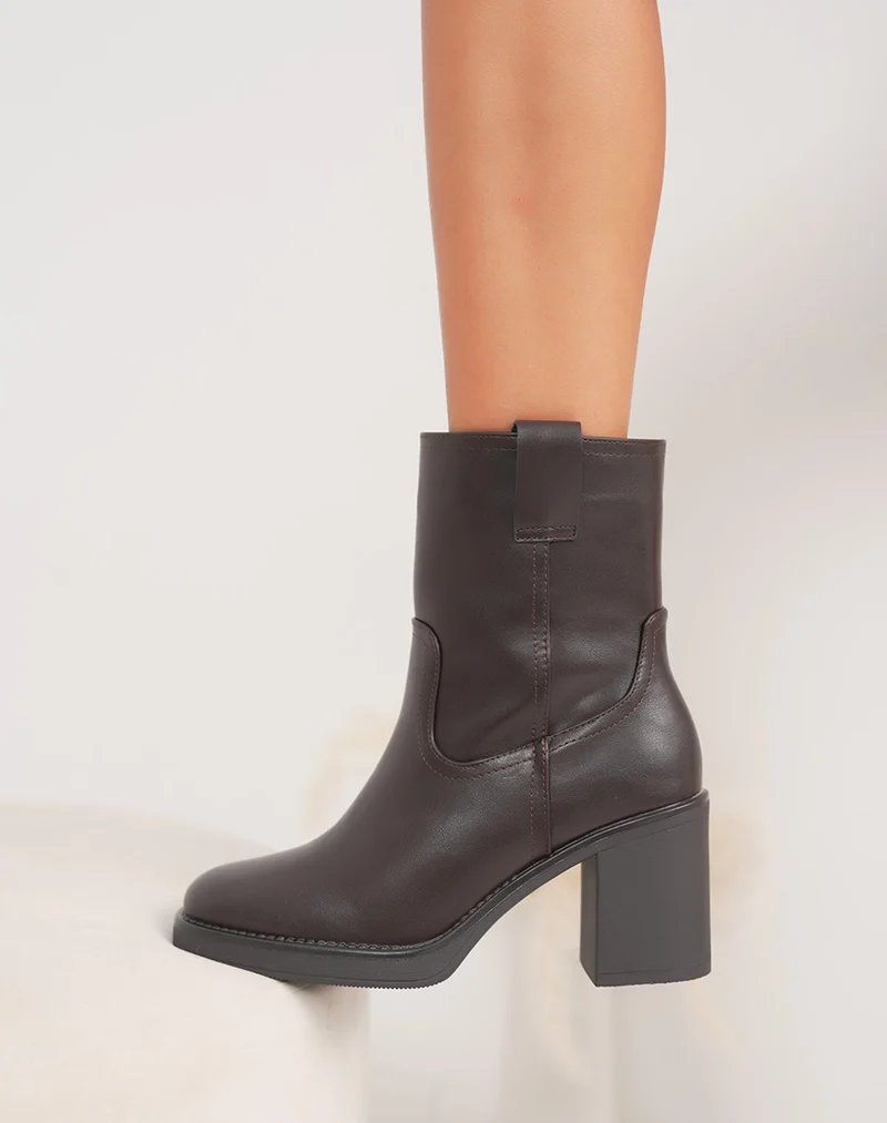Bottines marron fourrées à talon carré – Bout rond