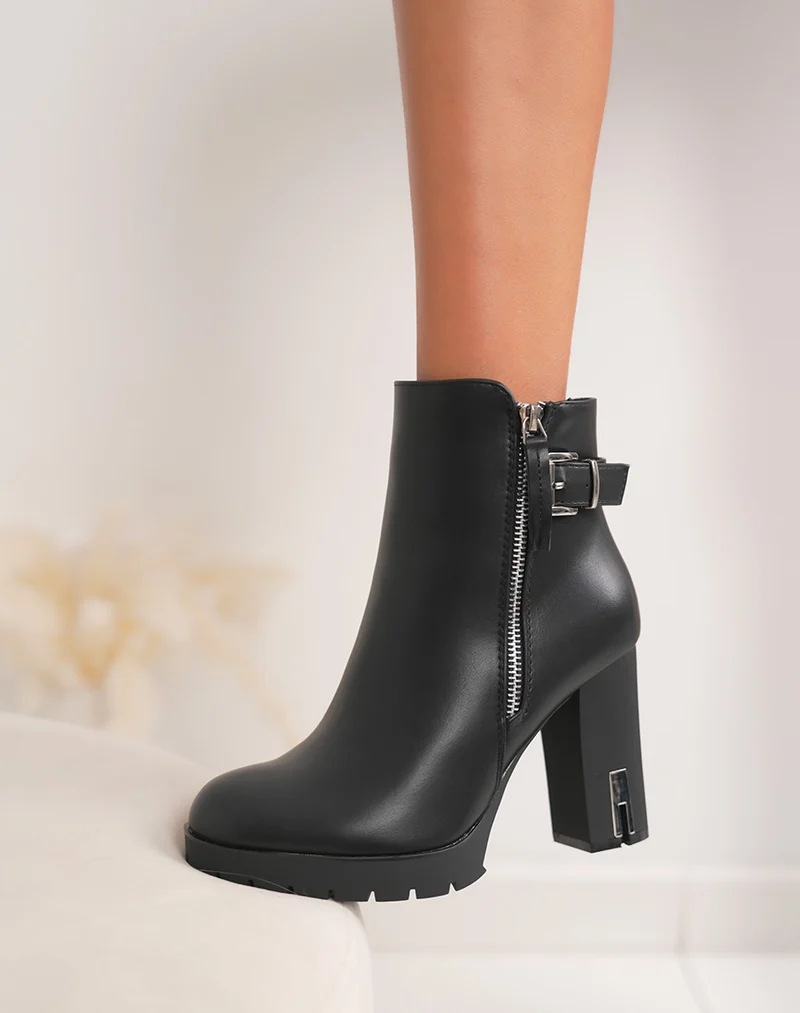 Bottines noires à talon carré avec zip et détails argentés – Intérieur fourré