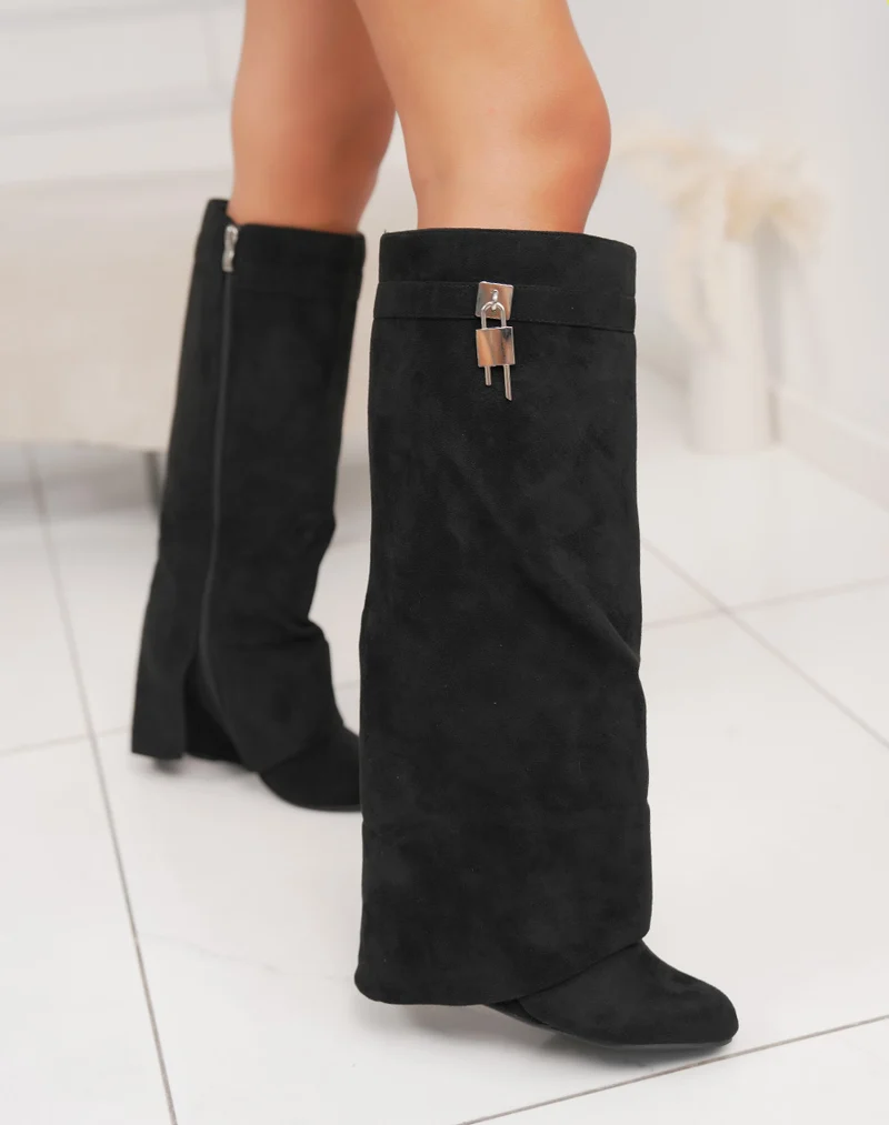 Bottes noires en suédine à talon compensé – Boucle cadenas argentée