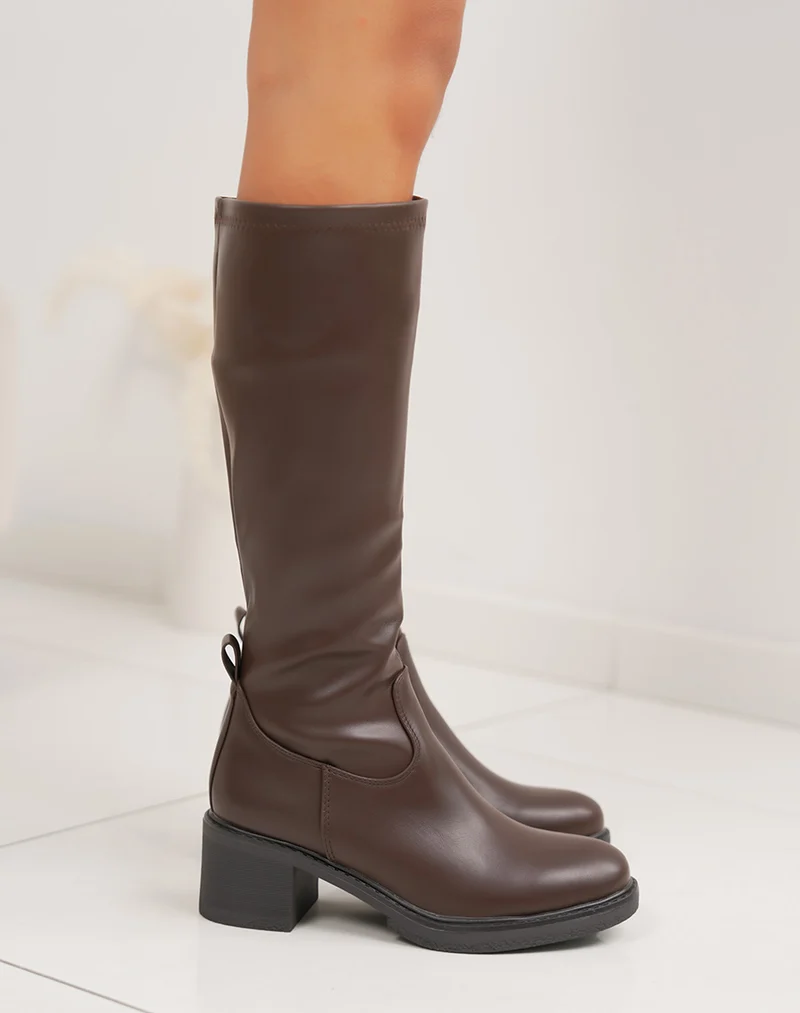 Bottes femme marron confortables à talon épais moyen et bout rond fourré