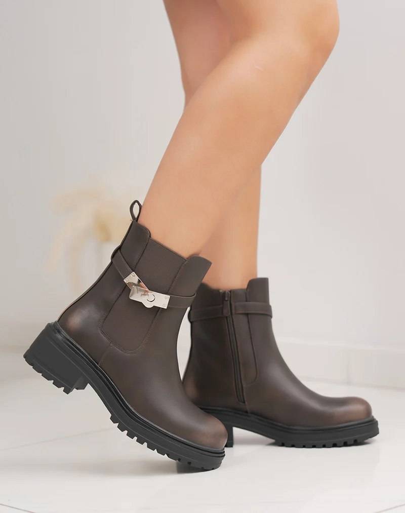 Bottines femme marron style Chelsea à lanière argentée et semelle crantée