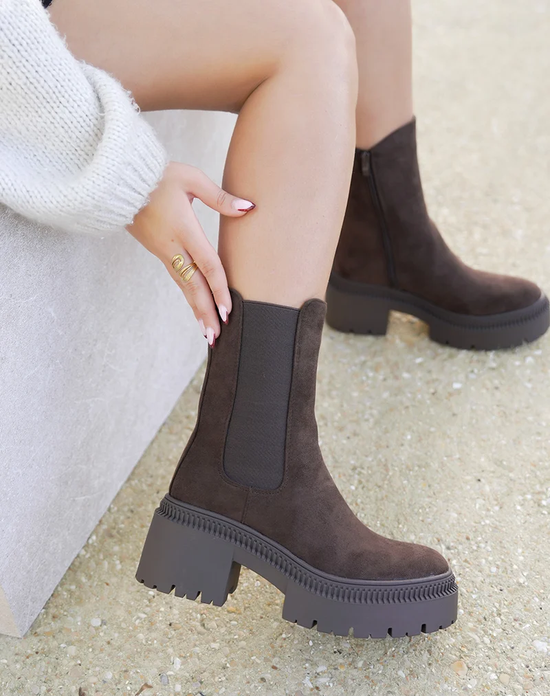 Bottines femme marron en suédine à plateforme et semelle crantée tendance