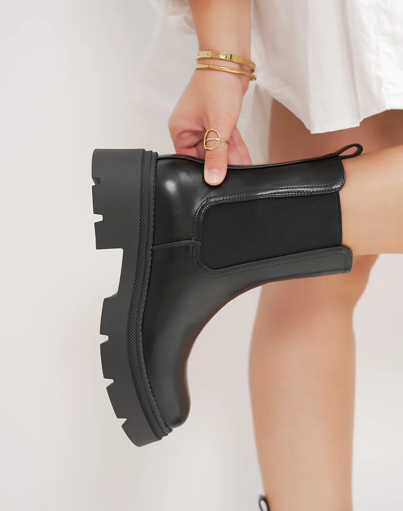 Bottines femme noires style chelsea à semelle crantée épaisse et plateforme
