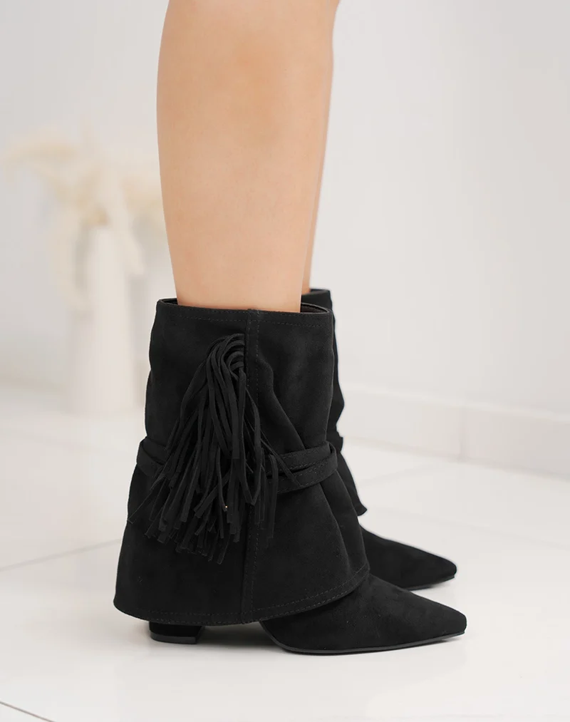 Bottine femme noire en suédine à franges tendance et boucle dorée