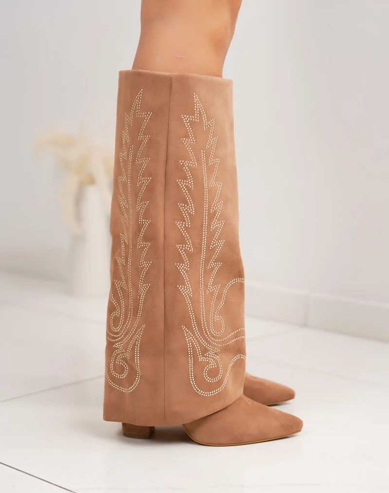 Bottes femme camel style santiags avec strass noirs tendance et bout pointu
