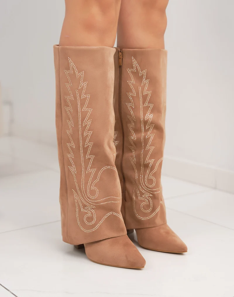 Bottes femme camel style santiags avec strass noirs tendance et bout pointu