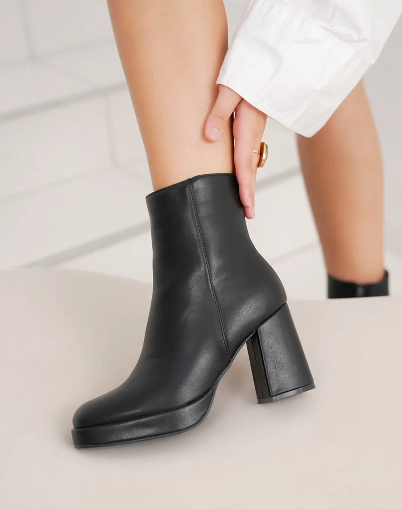 Bottines femme noires mat à bout carré élégantes avec talon haut et plateforme