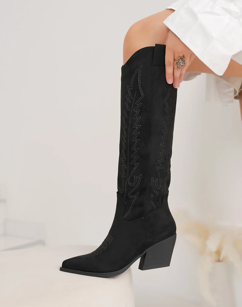 Bottes santiags femme noires en suédine avec broderies et talon de 7cm