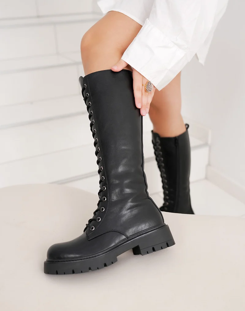 Bottes femme noires hautes à lacets montants et semelle crantée tendance
