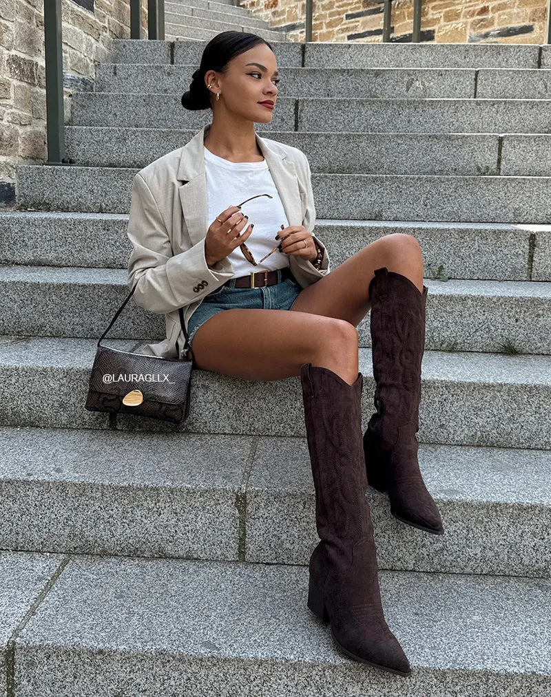 Botte femme marron style santiags en suédine avec talon biseauté et bout pointu