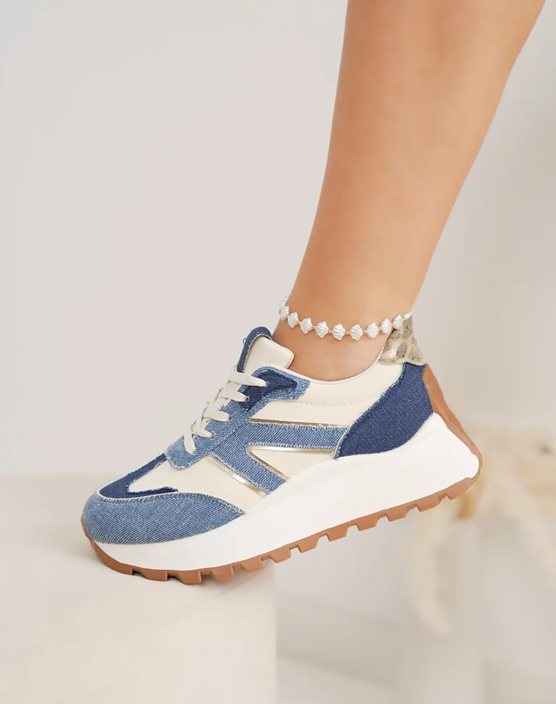 Basket femme beige tendance avec empiècements en jean et touche léopard
