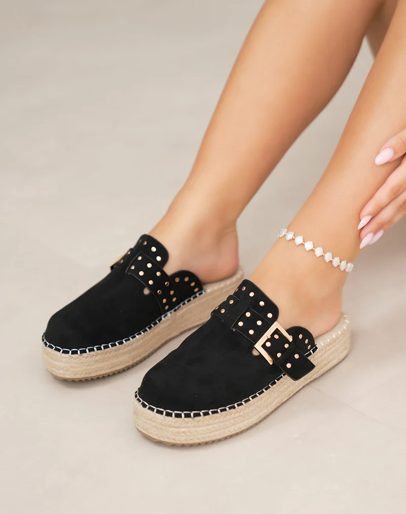 Mules femme noires en suédine tendance avec clous dorés et semelle corde épaisse