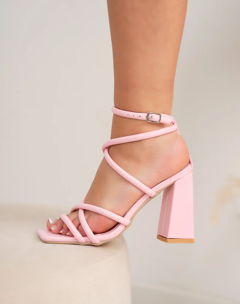 Sandales femme roses à talon carré avec brides croisées tendance