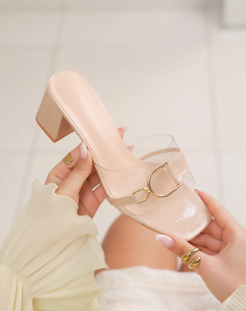 Mules femme transparentes tendance avec boucle dorée et talon épais beige