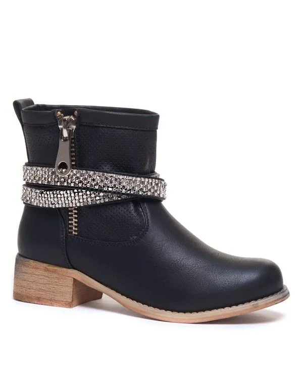 Bottines à talonnette noire avec des strass de chez Idéal