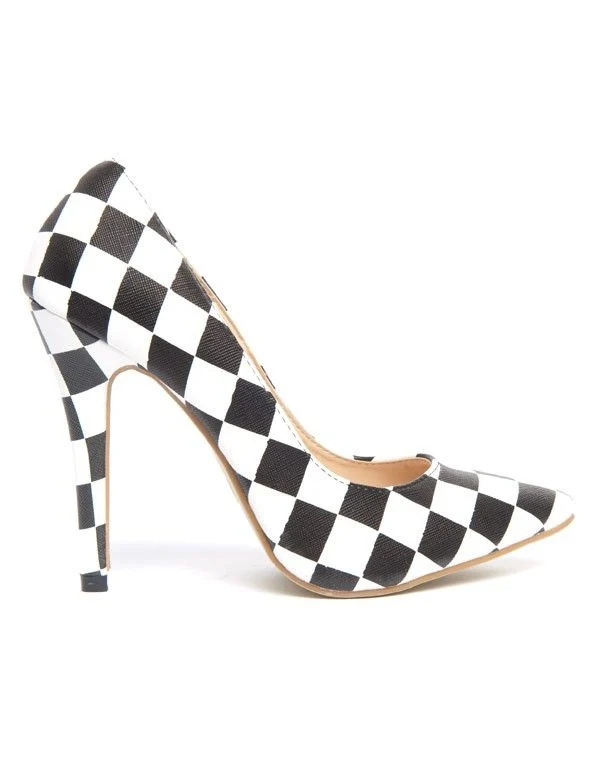 Escarpins motifs damiers noirs et blancs