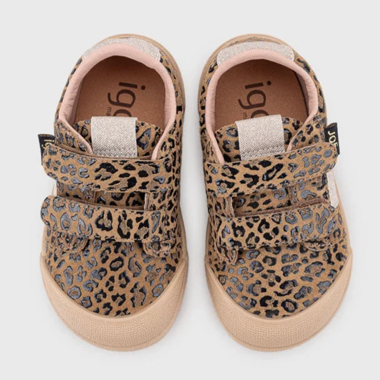 Igor Barefoot Tennis Leo Marron