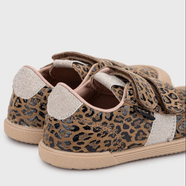 Igor Barefoot Tennis Leo Marron