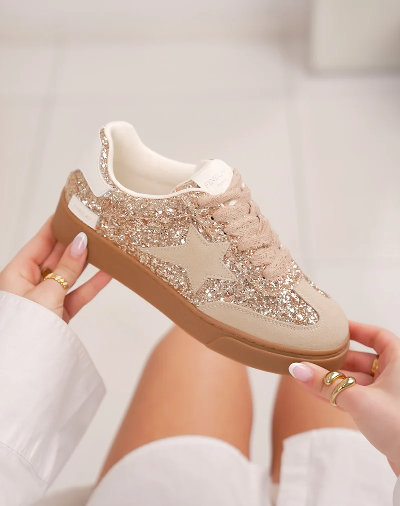 Baskets femme dorées pailletées en suédine beige tendance avec motif étoile