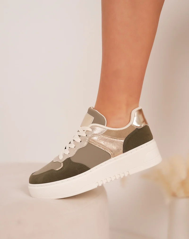 Baskets femme kaki à détail doré métallisé et semelle blanche épaisse