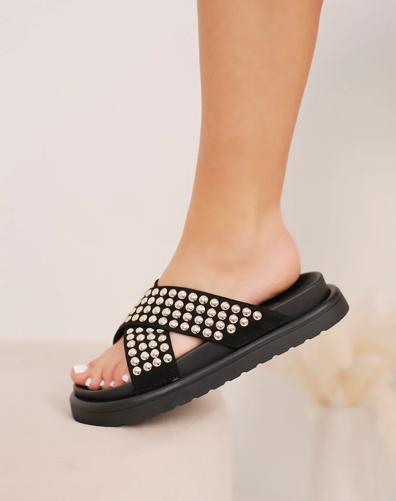 Mules femme noires en suédine avec brides croisées et clous dorés