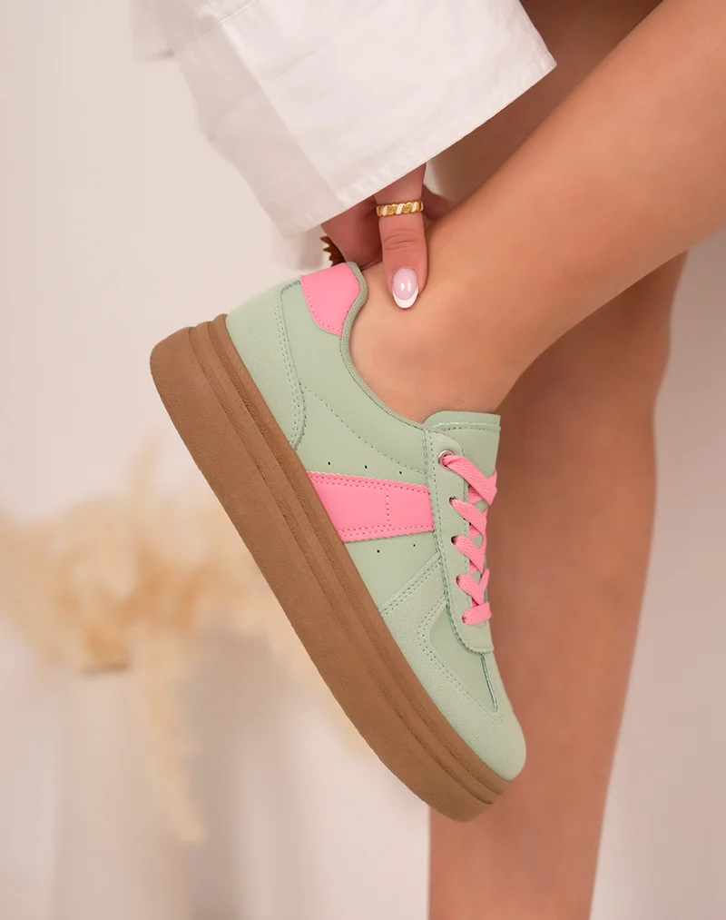 Baskets femme vertes tendance à triple plate-forme camel et détails rose pastel