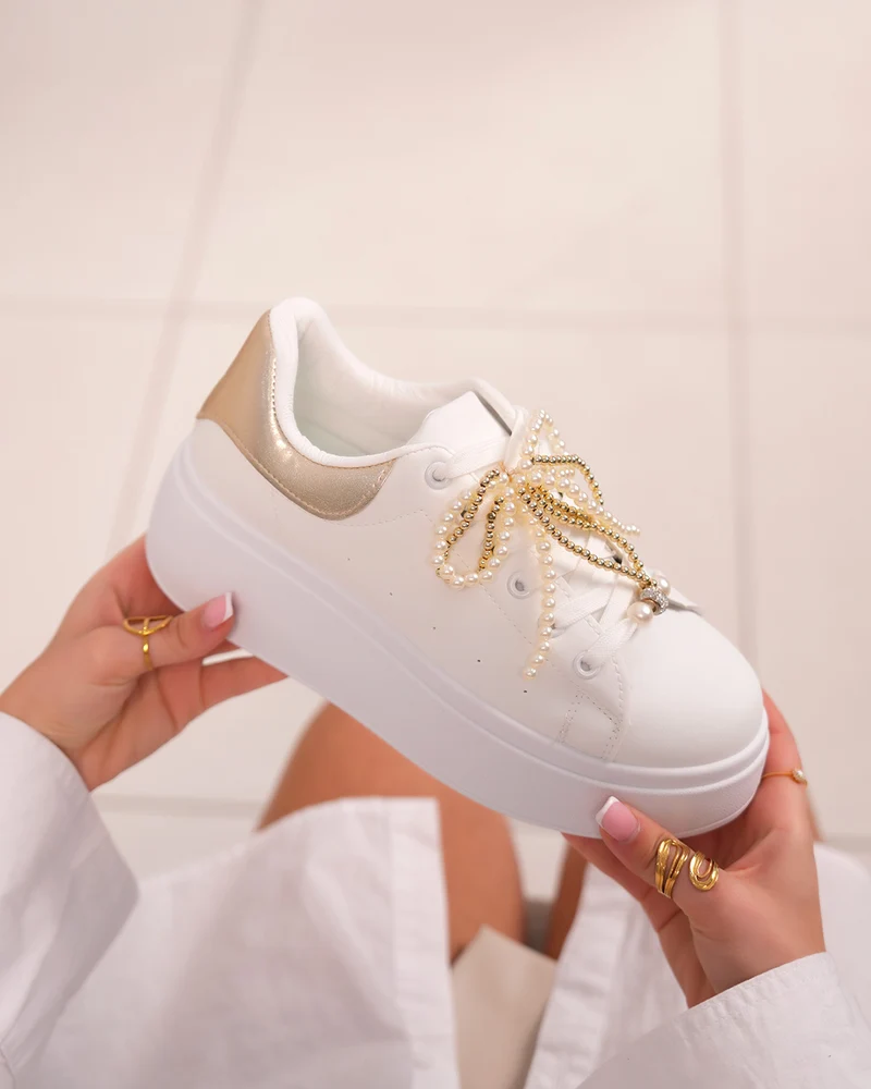 Basket blanche femme avec empiècement doré et lacets ornés de perles