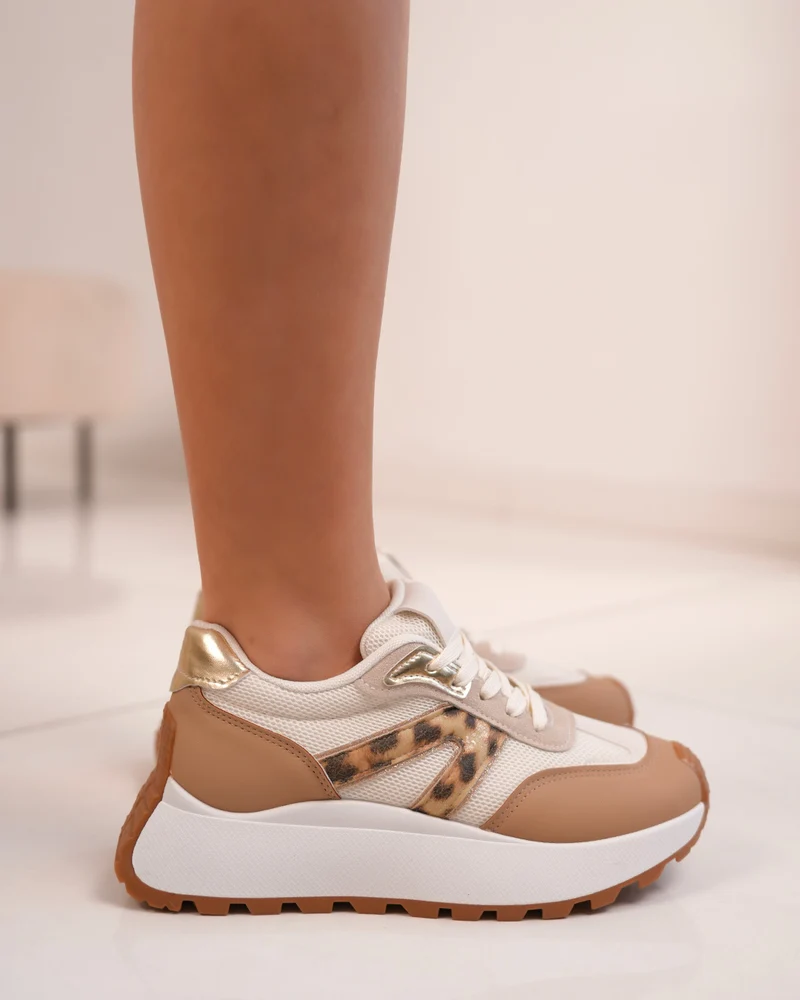 Basket femme blanche et beige avec rayures léopard et semelle épaisse crantée