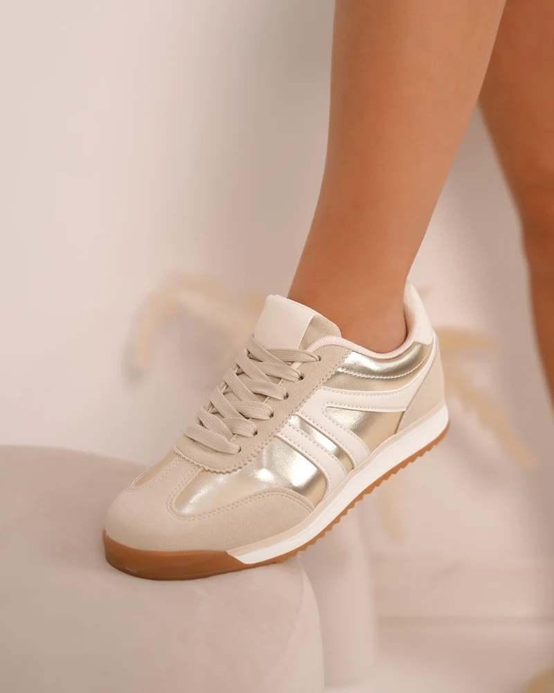 Basket femme beige avec empiècement doré et semelle crantée