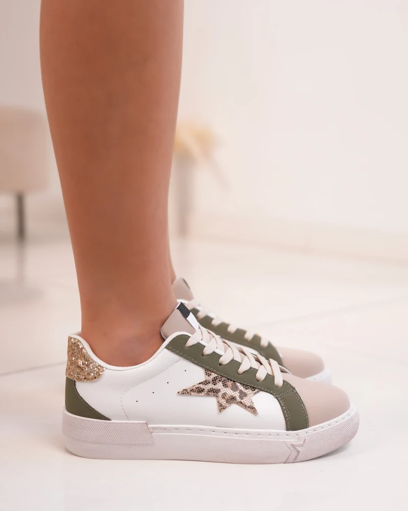 Basket Femme Blanche avec Empiècements Vert et Beige & Détails Léopard