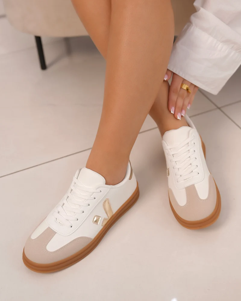 Basket femme blanche avec détails dorés et semelle marron