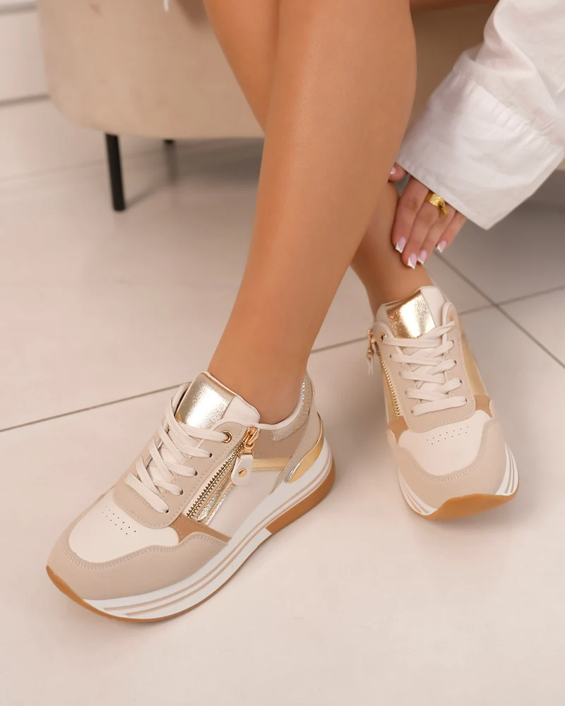 Basket femme beige tendance avec détails dorés et effet serpent