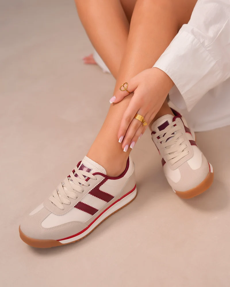 Basket femme beige et bordeaux avec rayures latérales