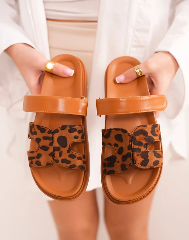 Mules femme camel en suédine avec bride effet léopard et scratch ajustable tendance