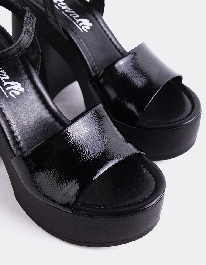 Veria Black Naplack