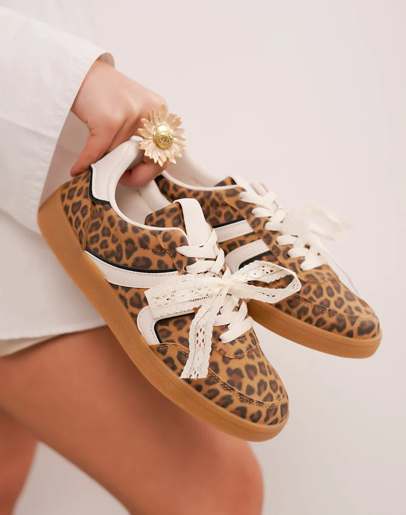 Basket femme léopard avec nœud en dentelle amovible et détails beiges tendance
