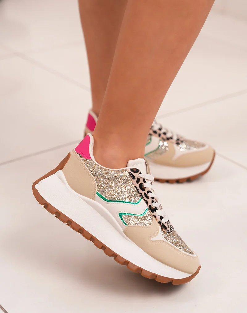 Baskets femme beige tendance avec paillettes dorées et détails léopard
