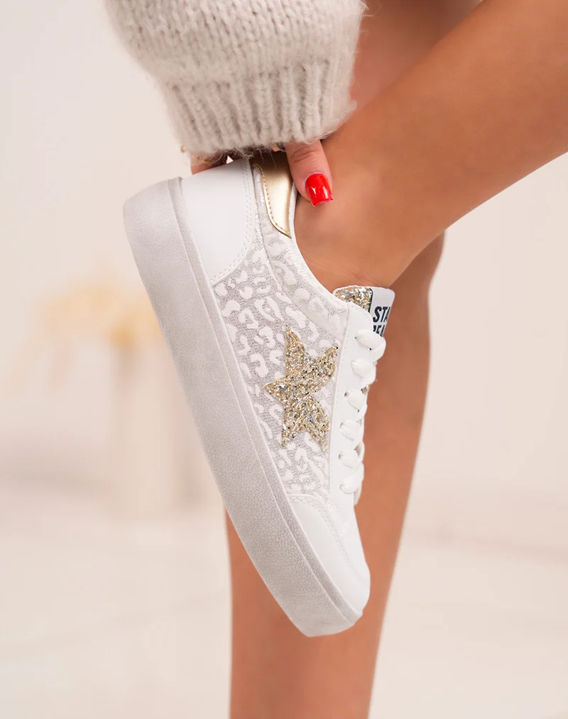 Baskets femme blanches élégantes avec étoiles pailletées et détails dorés