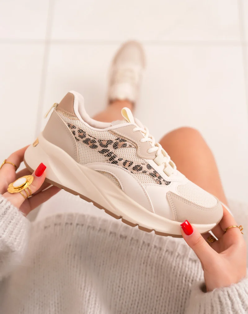 Baskets femme beige tendance avec imprimé léopard et détails dorés
