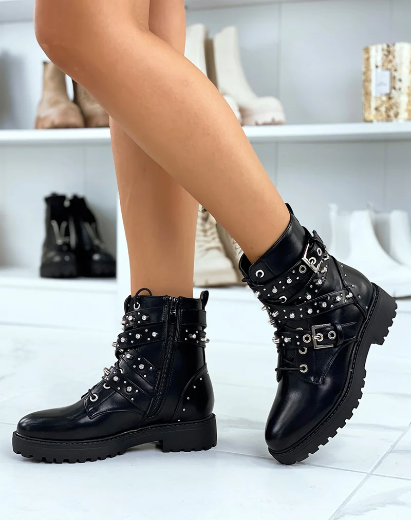 Bottines noires à lacets et multiples sangles décorées