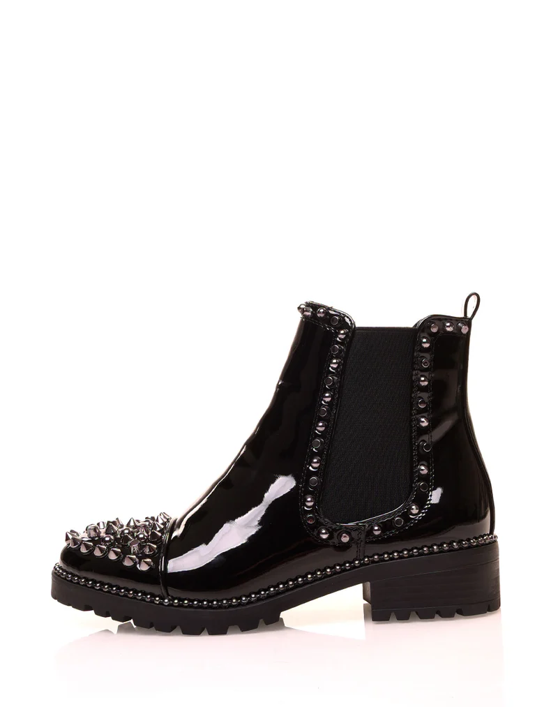 Chelsea boots noires vernies ajourées de clous
