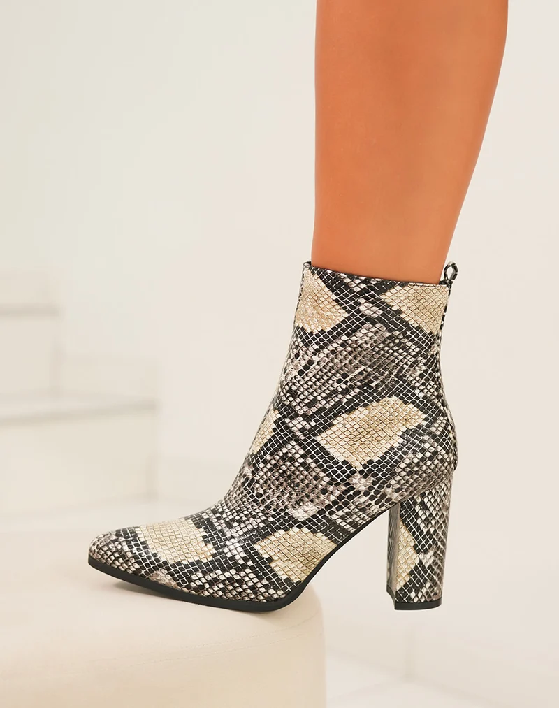 Bottines à bout pointu effet peau de serpent
