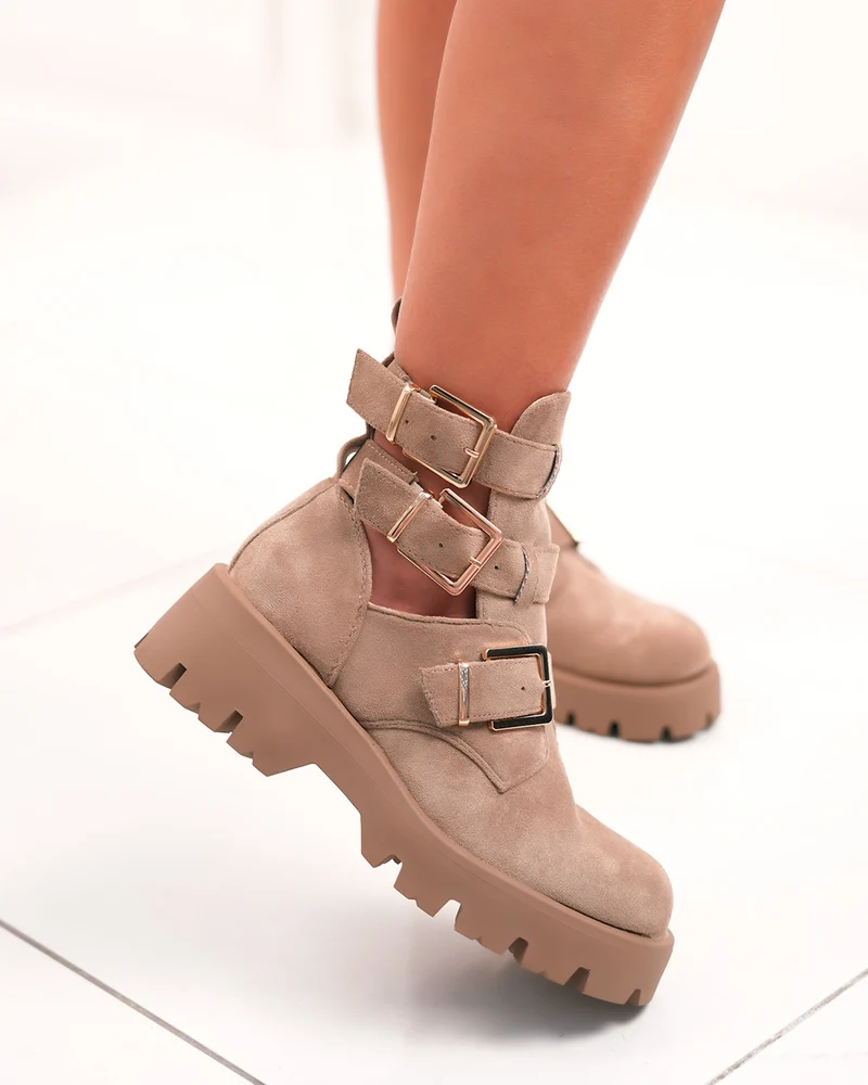 Bottines femme beige en suédine à triples lanières et semelle crantée