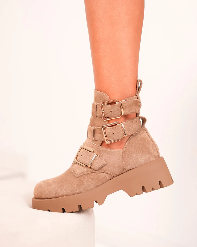 Bottines femme beige en suédine à triples lanières et semelle crantée