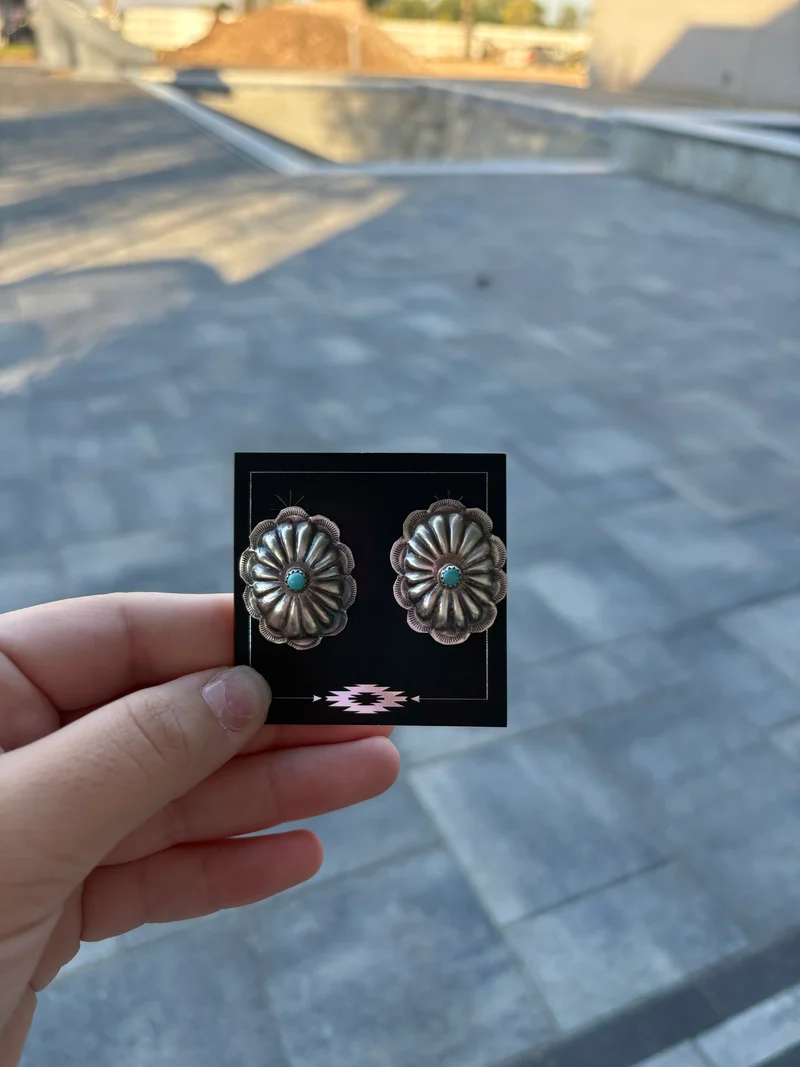 Turquoise conches