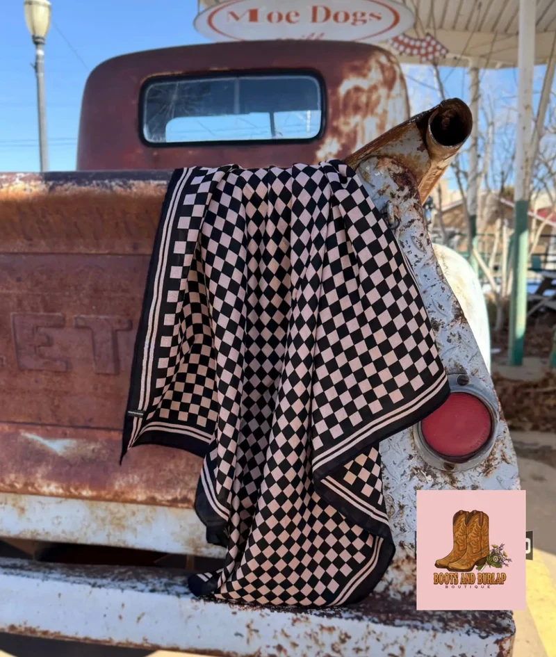 Checkered wild rag