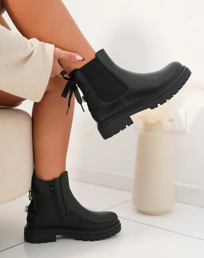 Bottines noires femme style chelsea tendance avec laçage décoratif