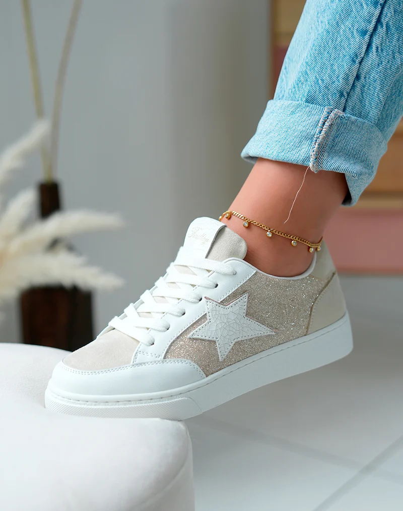Baskets femme beige clair effet daim avec empiècements blancs et dorés pailletés