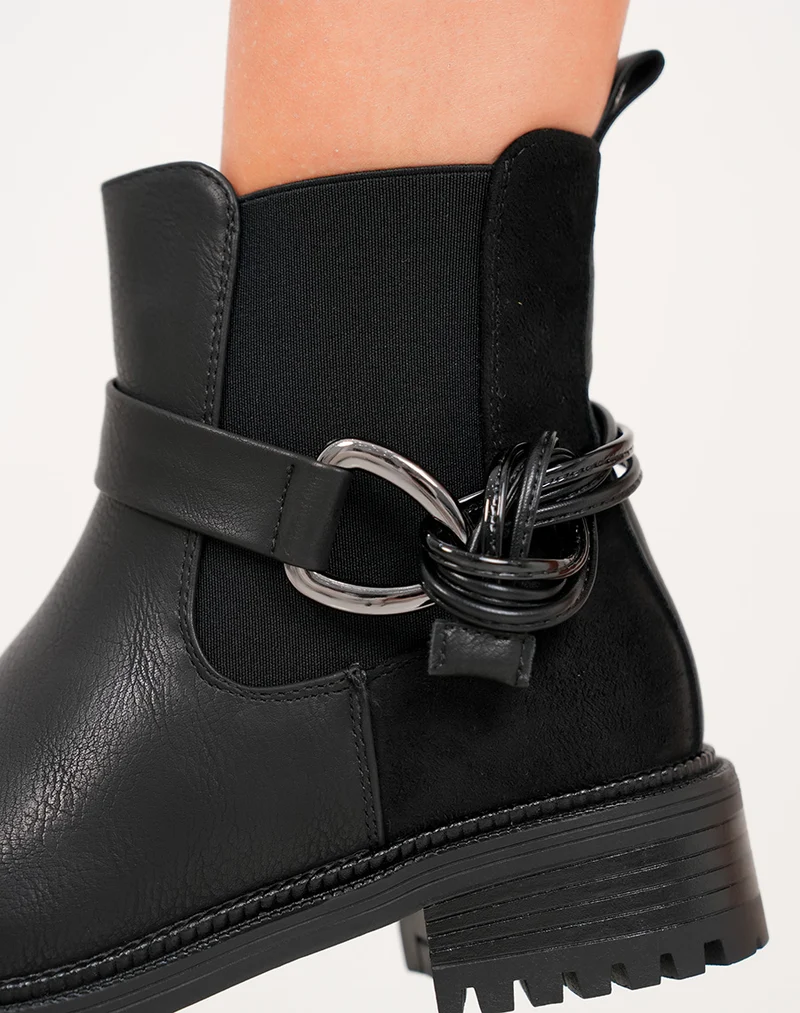 Charme & Durabilité : Bottines Chelsea Noires avec Sangle Nouée